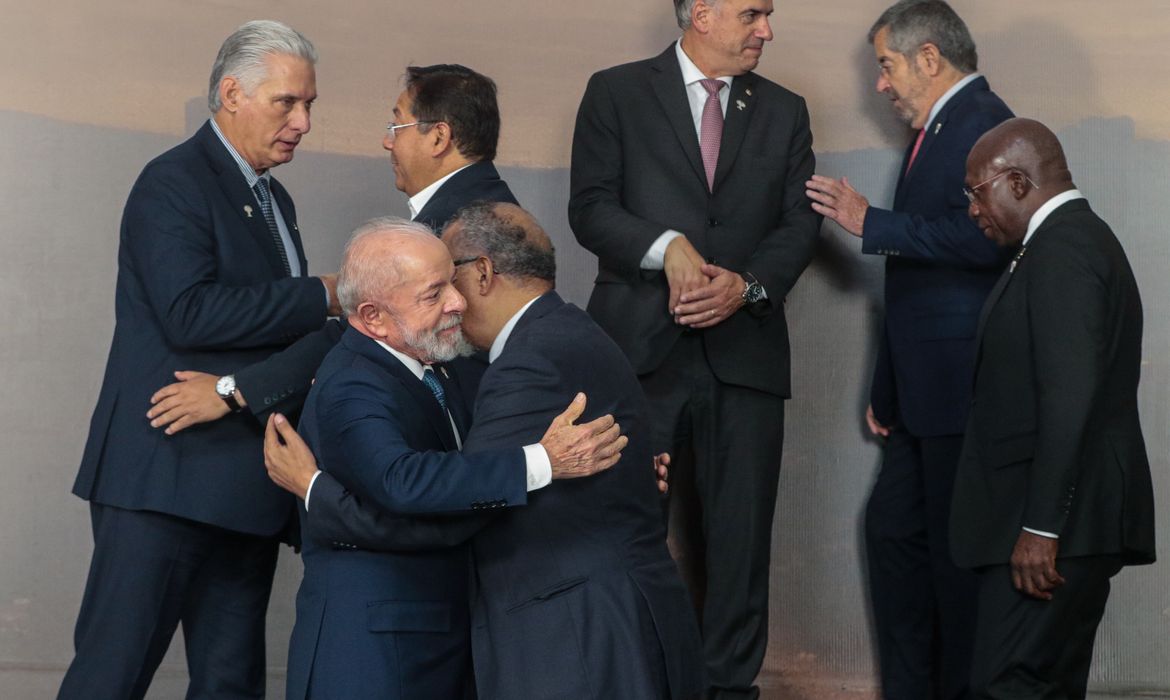 Brics: Lula defende espaço fiscal para erradicar doenças no Sul Global