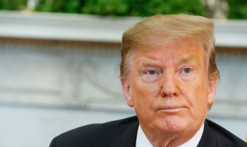 Para Nobel de Economia, Trump usa tarifas para proteger ditadores
