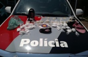 PM apreende 1,5 kg de cocaína e prende três