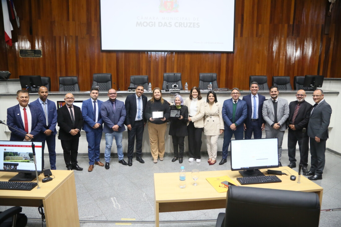 Secretária de Saúde de Mogi, Rebeca Barufi, recebe Prêmio Anna Nery 2025 na Câmara