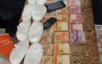 PM apreende 1,5 kg de cocaína e prende 3