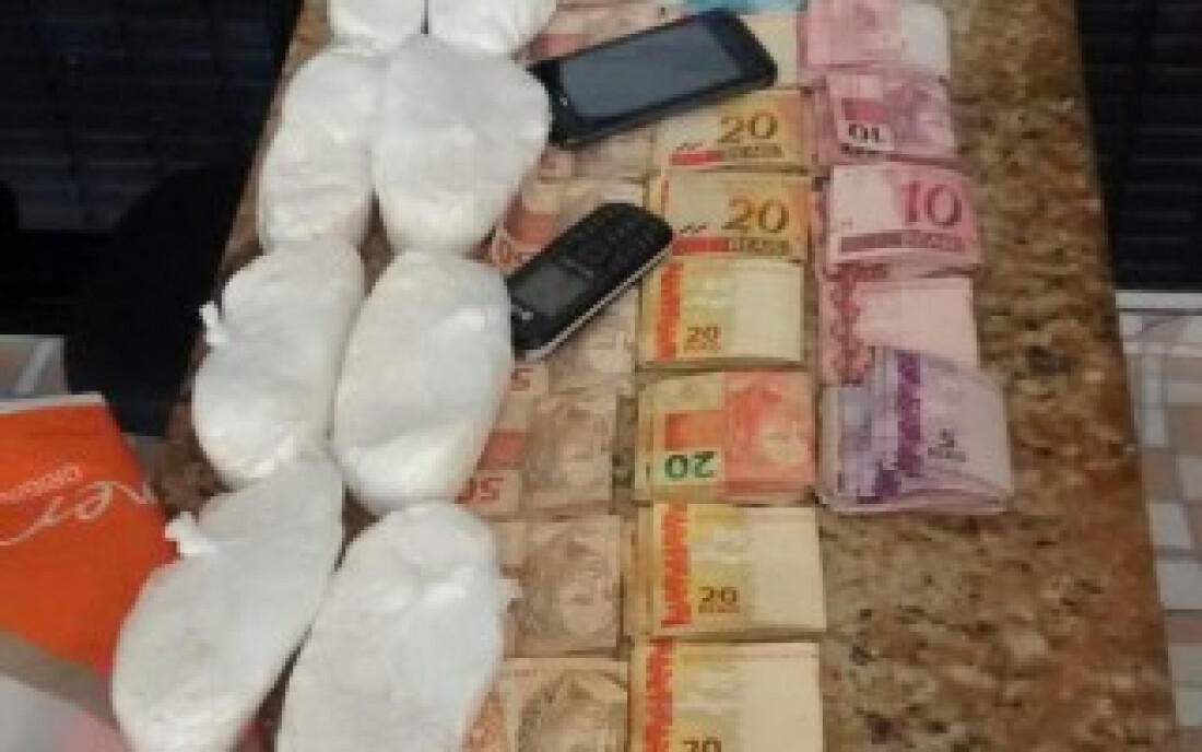 PM apreende 1,5 kg de cocaína e prende 3