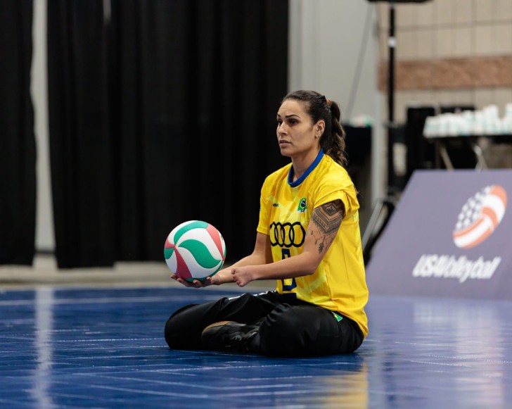 Professora de Suzano é destaque na seleção brasileira de vôlei sentado