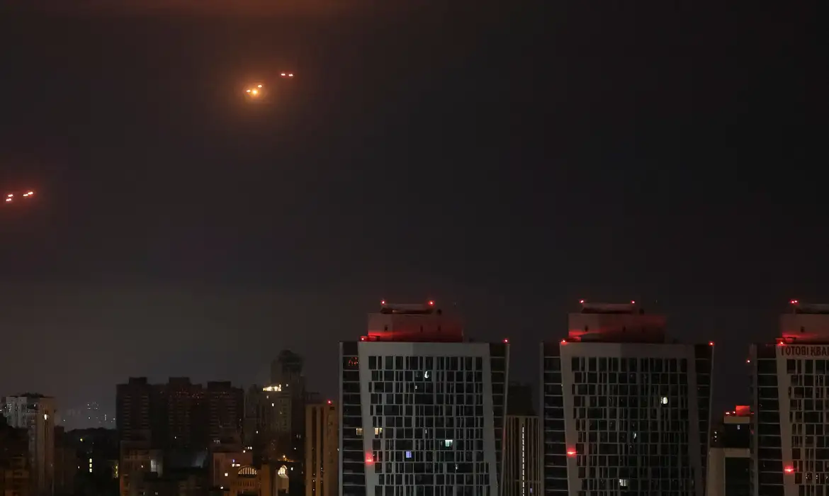 Rússia ataca Ucrânia com 400 drones e atinge infraestrutura de energia