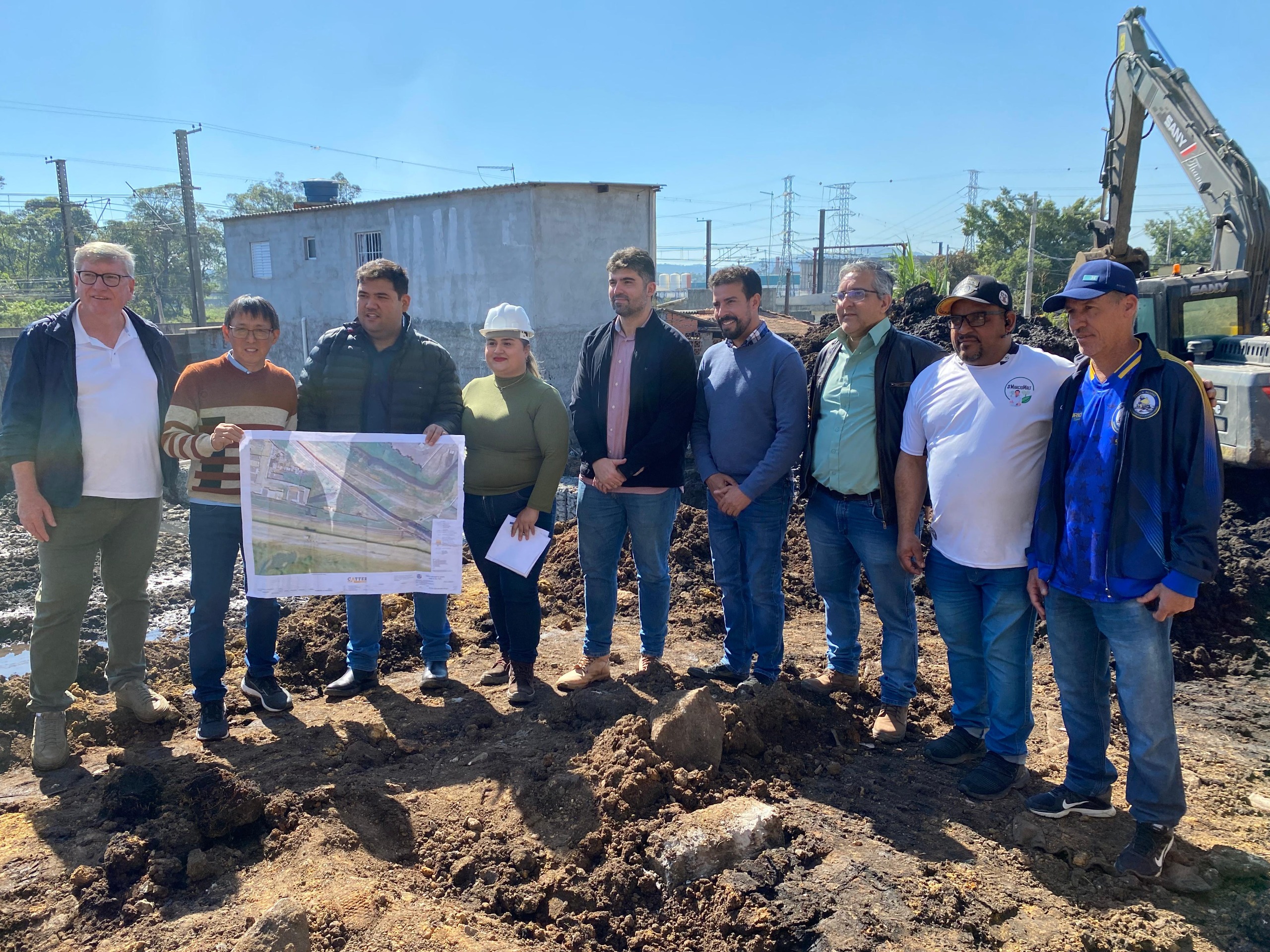 Vereadores de Suzano acompanham vistoria em obras contra enchentes em bairros