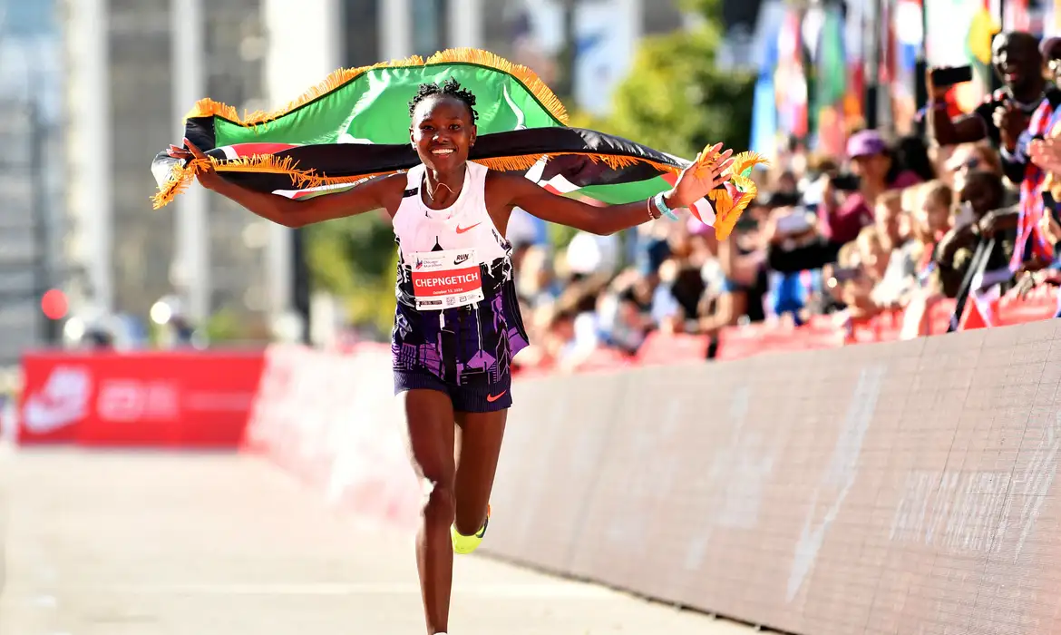 Recordista mundial da maratona Chepngetich é suspensa por doping