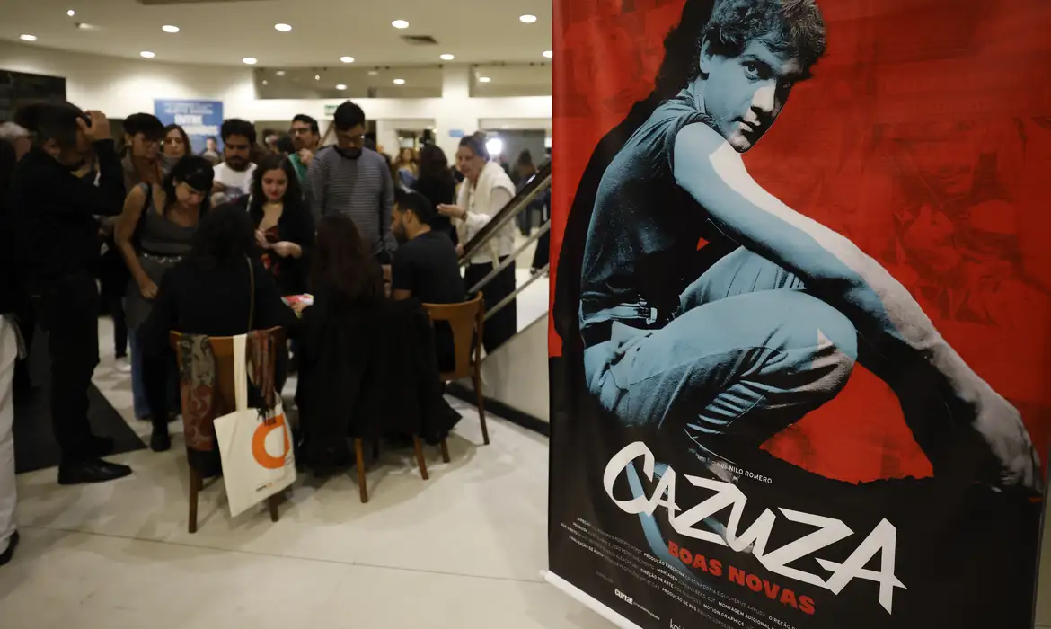 Documentário com imagens inéditas de Cazuza chega aos cinemas