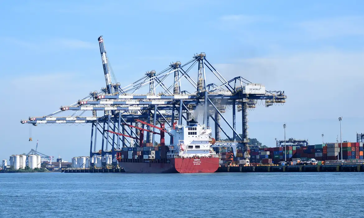 Porto de Santos vive corrida de exportadores antes de tarifas dos EUA