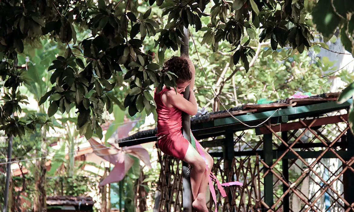 Projeto Tear leva cultura e educação a comunidades do Rio de Janeiro