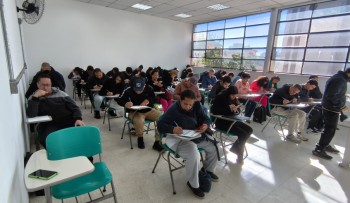 Mutirão de Empregos reúne cerca de 500 pessoas no prédio II da Prefeitura de Mogi
