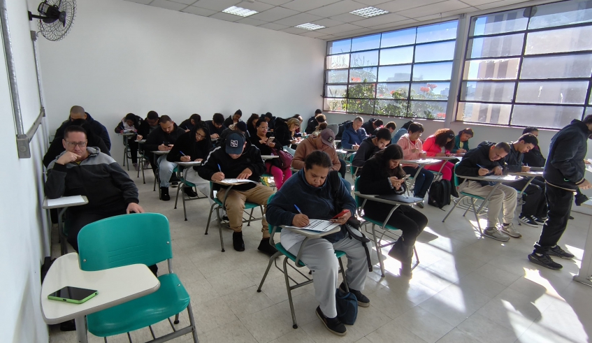 Mutirão de Empregos reúne cerca de 500 pessoas no prédio II da Prefeitura de Mogi