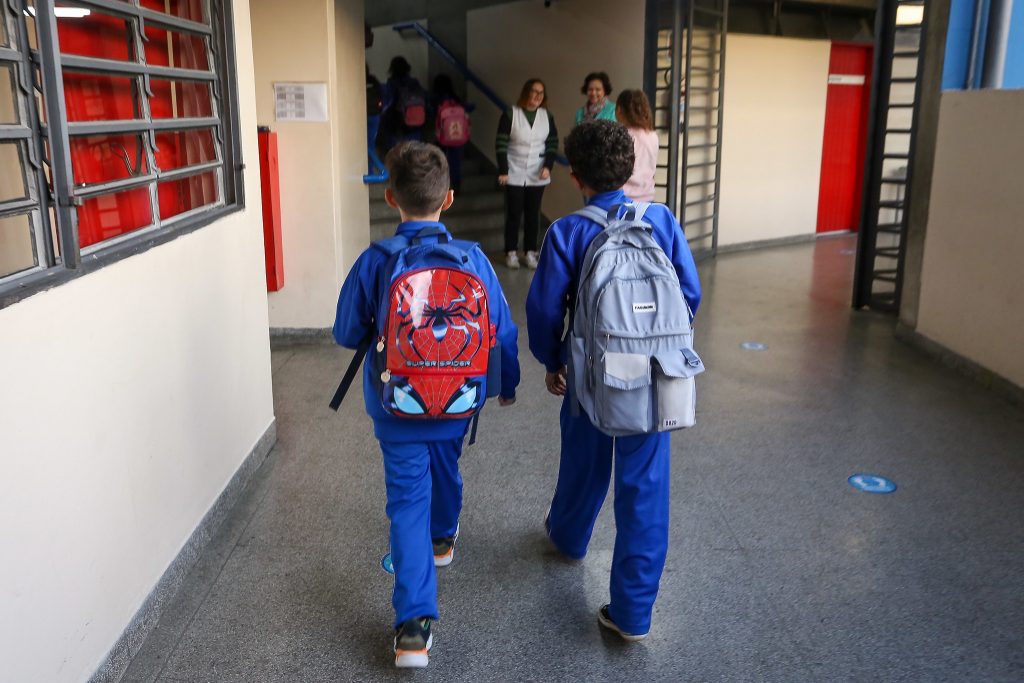 Mais de 3 milhões de estudantes da rede estadual de SP retornam às aulas hoje 
