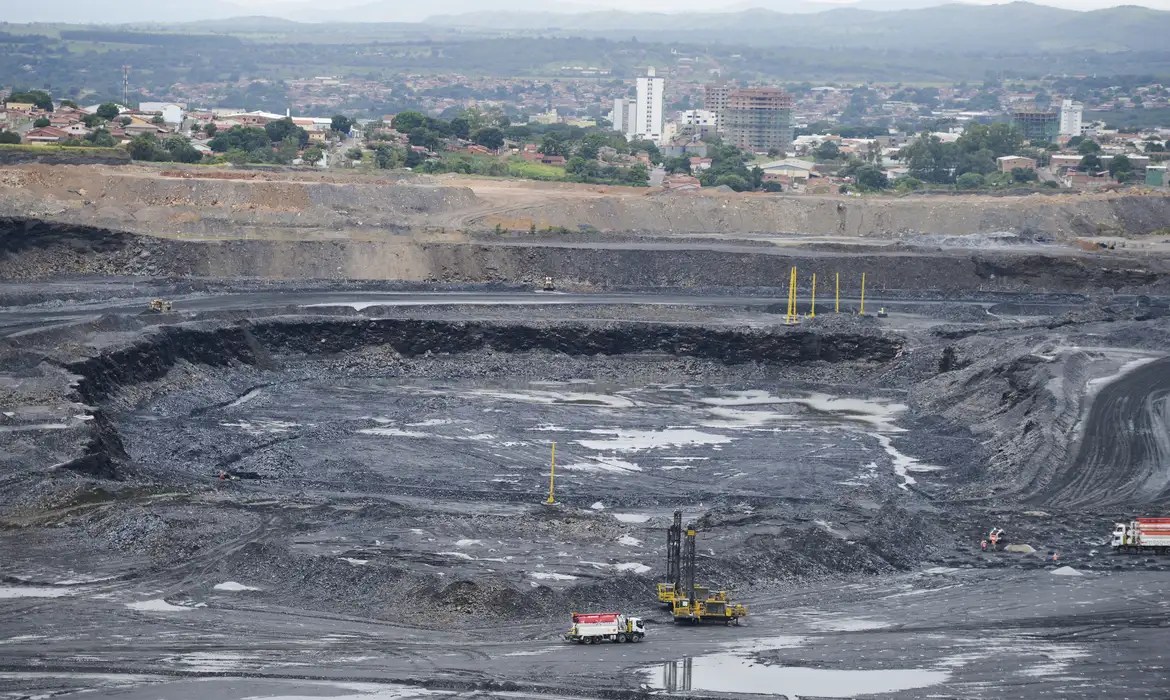 Mostra de cinema questiona custos da extração mineral no país