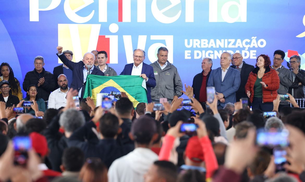 Lula anuncia programa que investirá R$ 4,67 bilhões em bairros pobres