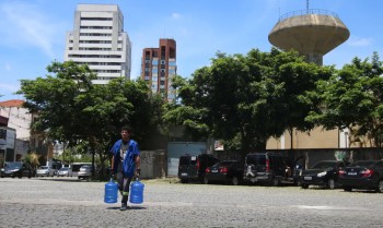 Após privatização, Sabesp registra mais receita, demissão e vazamentos