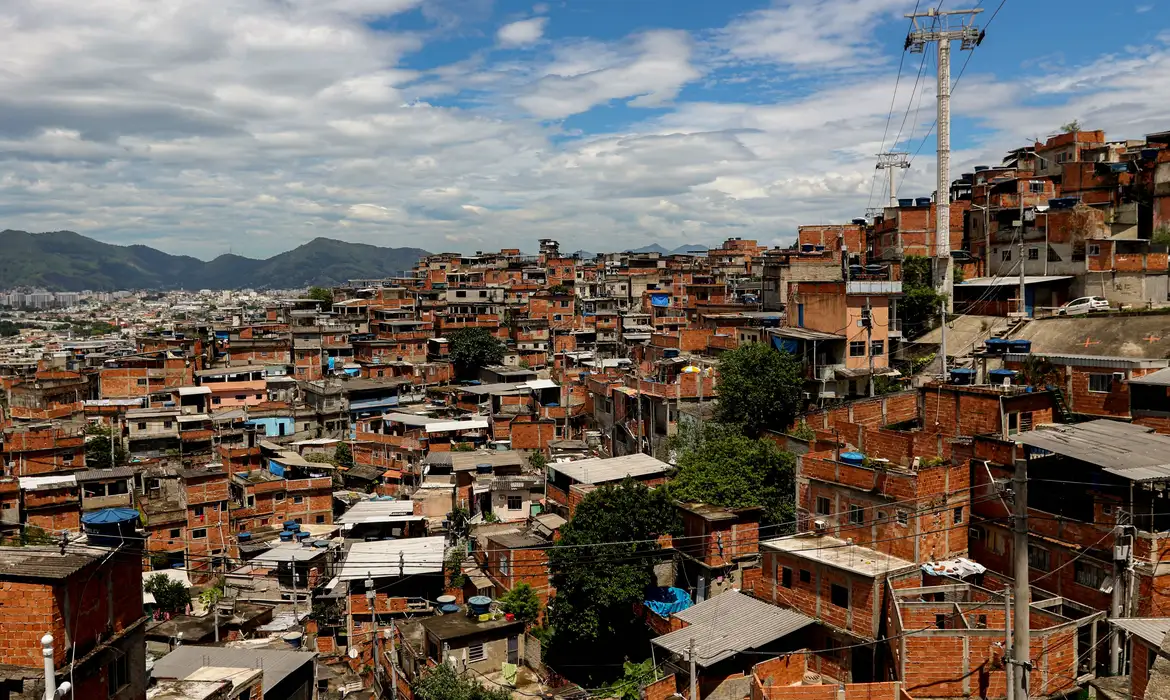 Praça musical no Complexo do Alemão visa promover a cultura periférica