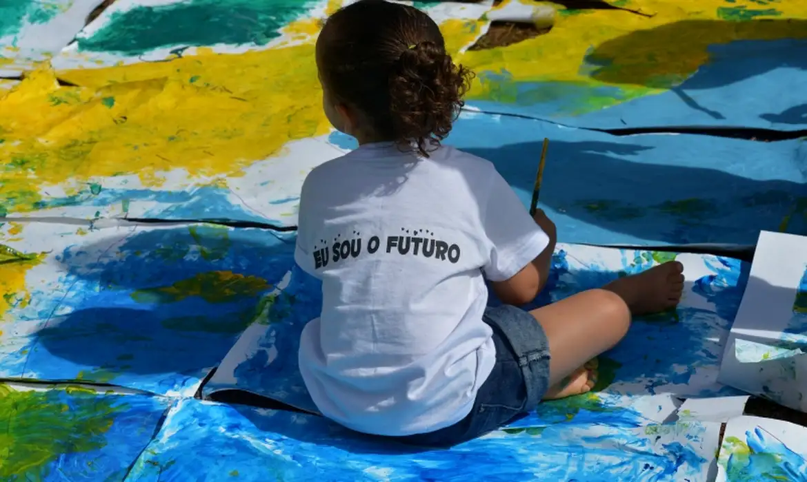 Hoje é Dia: combate ao tráfico de pessoas e primeira infância em foco
