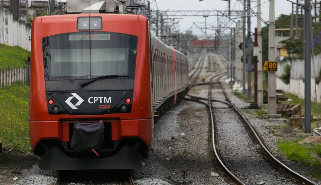 CPTM realiza campanha com passageiros em homenagem ao Dia dos Pais