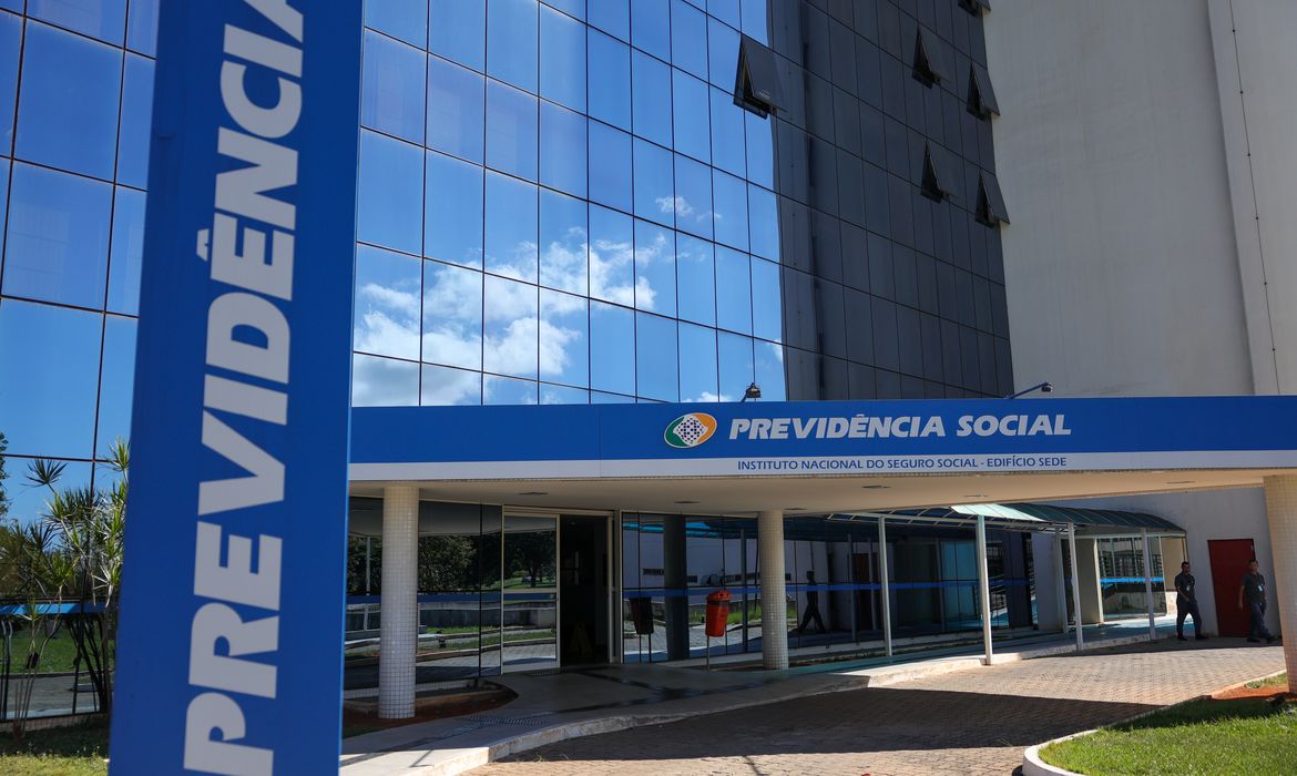 Operação Sem Desconto: INSS afasta quatro servidores técnicos