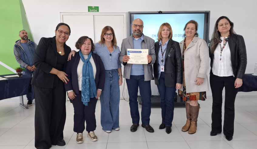 Mara Bertaiolli homenageia escolas premiadas pelo Programa Alfabetiza Juntos SP
