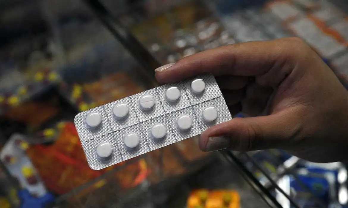 Possível reação do Brasil a tarifaço pode afetar preços de remédios