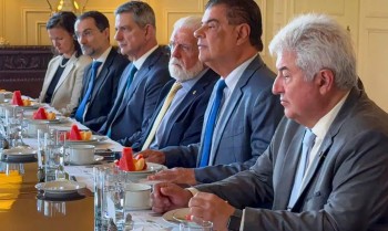 Comitiva de senadores diz que abriu diálogo com autoridades dos EUA