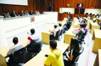Alunos dão início ao 'Parlamento 2015'