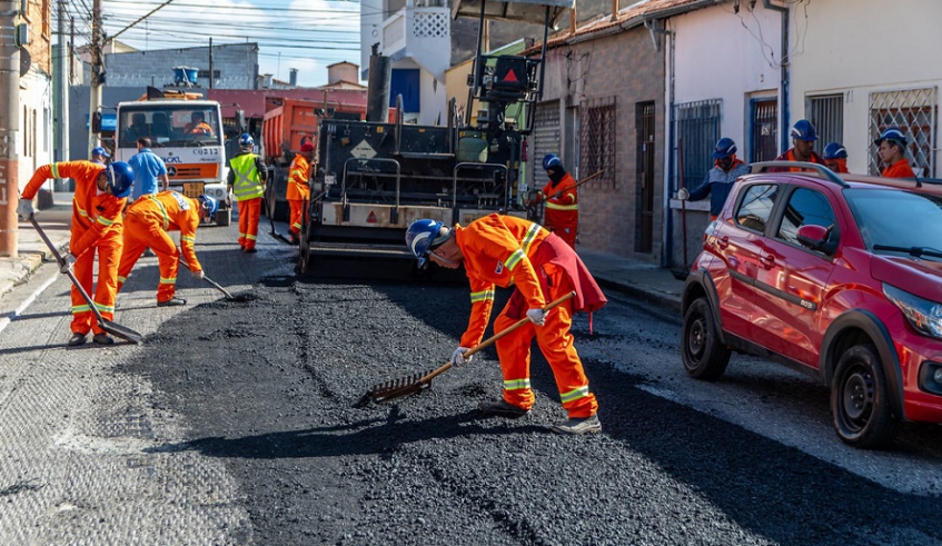 Mogi retoma obras de recapeamento na rua Engenheiro Gualberto e beneficia corredor de ônibus