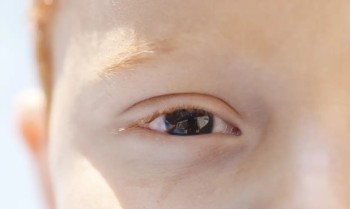 Cartilha sobre saúde ocular na infância orienta pais e professores