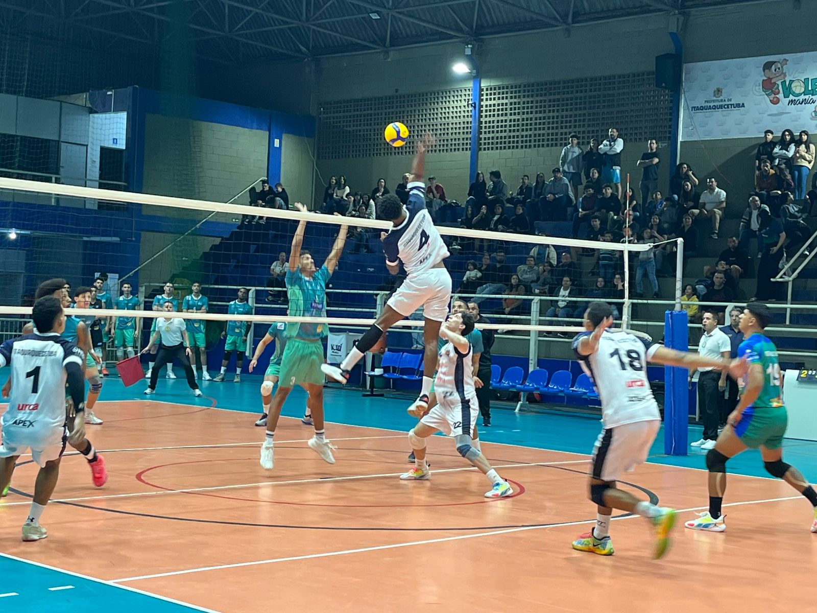 Vôlei Mania Itaquá vence AGEE São Carlos na estreia da etapa Sudeste da Superliga C