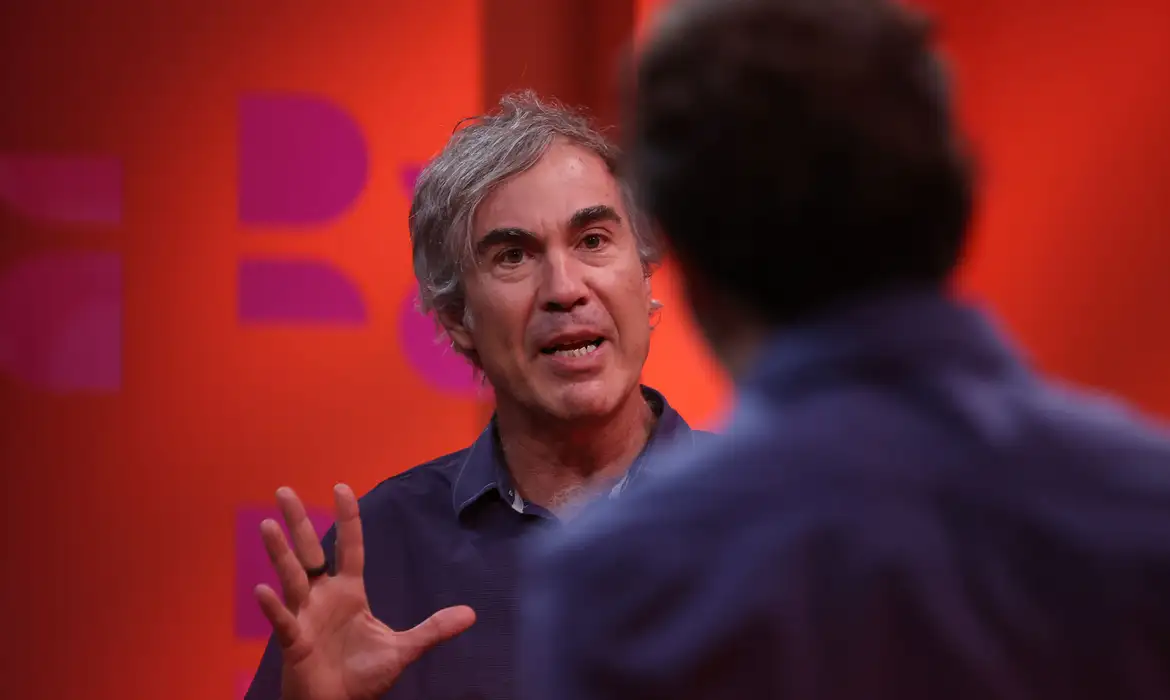 Bruno Paes Manso analisa origem e futuro das milícias no DR com Demori