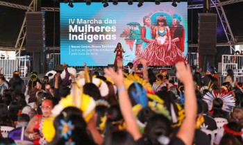 Evento em Brasília reúne 5 mil mulheres indígenas que pedem proteção