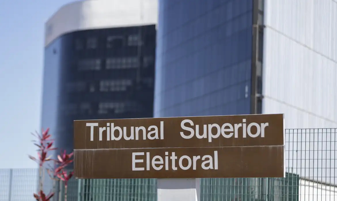 TSE empossa dois ministros indicados por Lula
