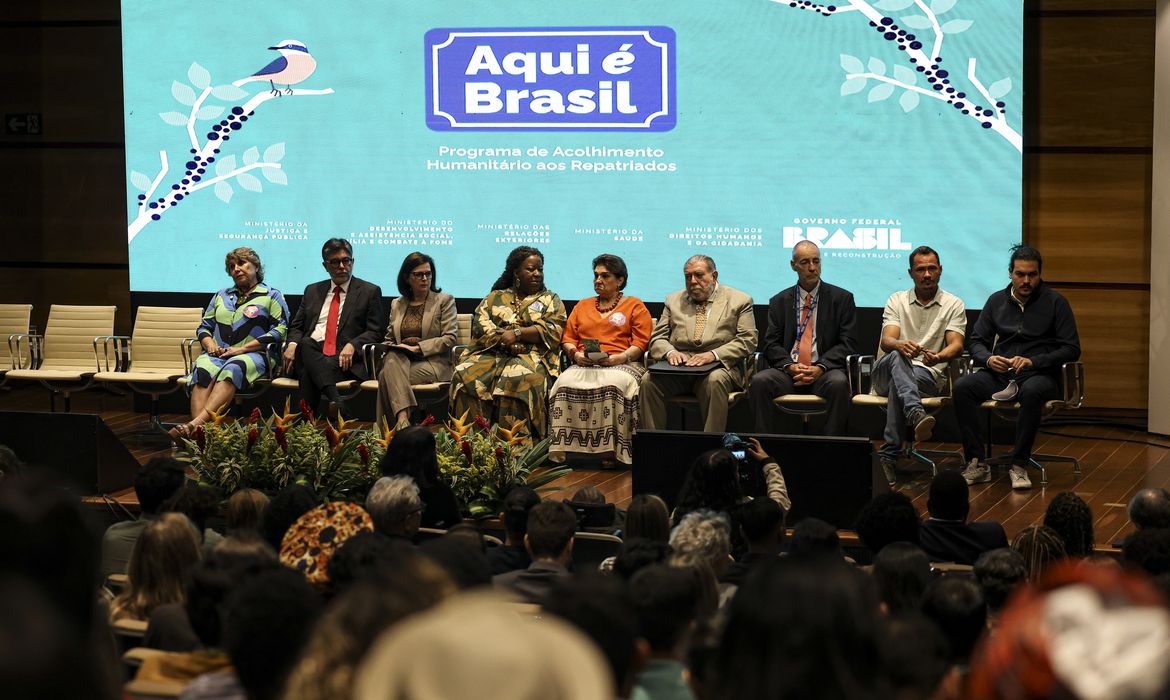 Governo lança programa de acolhimento a repatriados e deportados