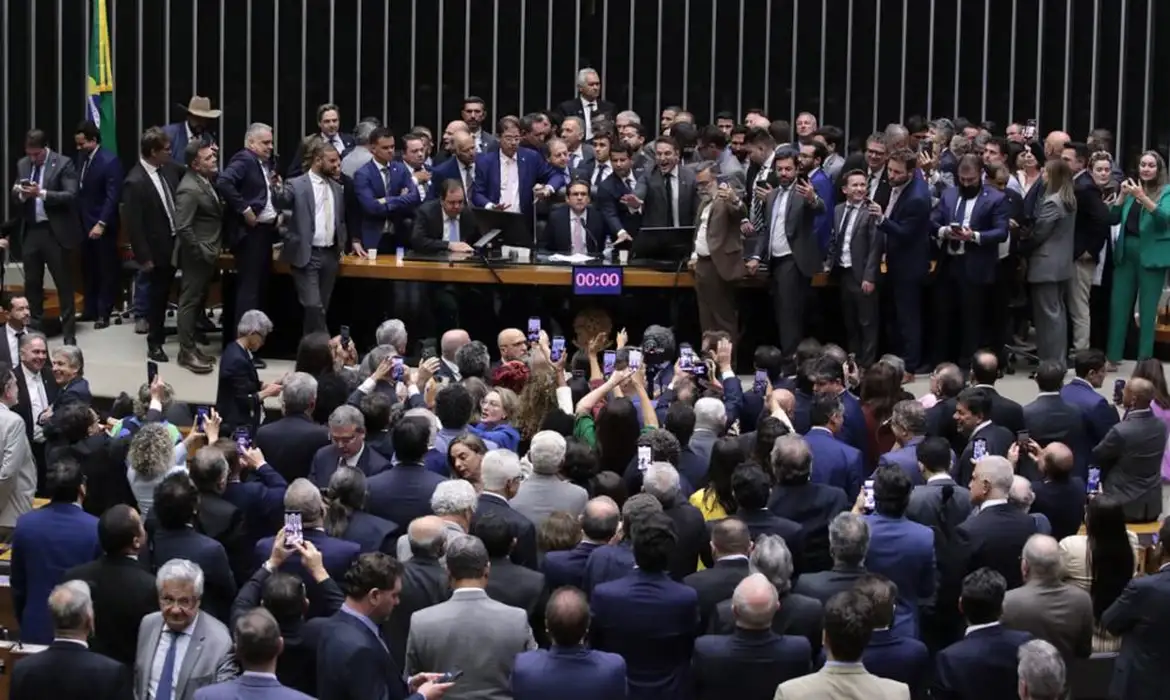 Após obstrução de Plenário, Hugo Motta pede diálogo e respeito