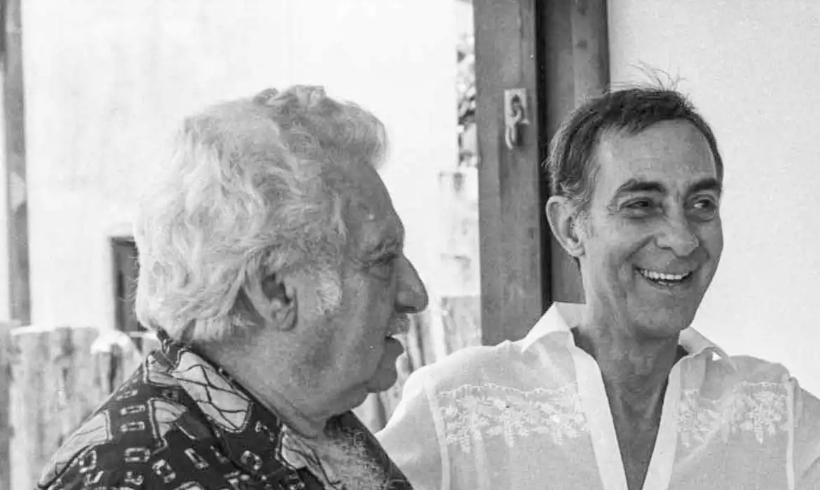 Livro lançado na Flipelô apresenta cartas trocadas entre escritores