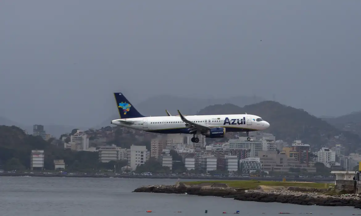 Aviões quase batem durante taxiamento no Aeroporto Internacional de SP