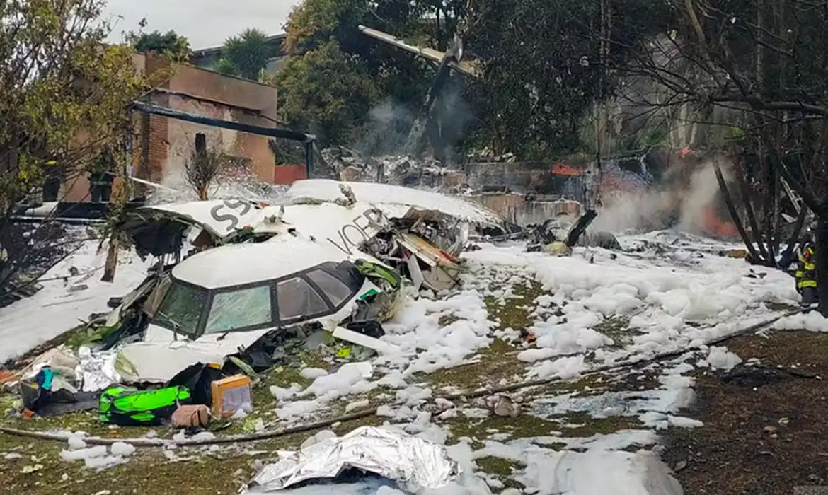 Um ano depois de tragédia da Voepass, familiares inauguram memorial
