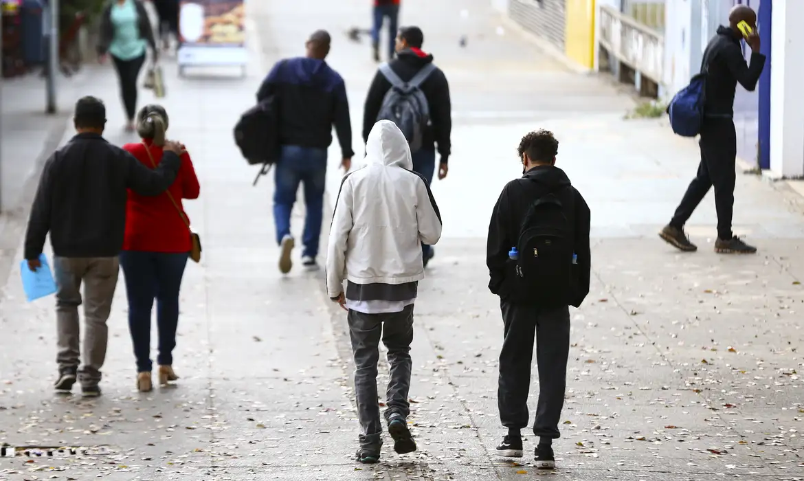 São Paulo tem céu nublado e frio neste domingo