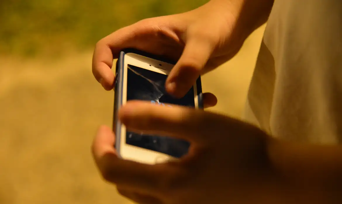 Caminhos da Reportagem mostra perigos para jovens na internet