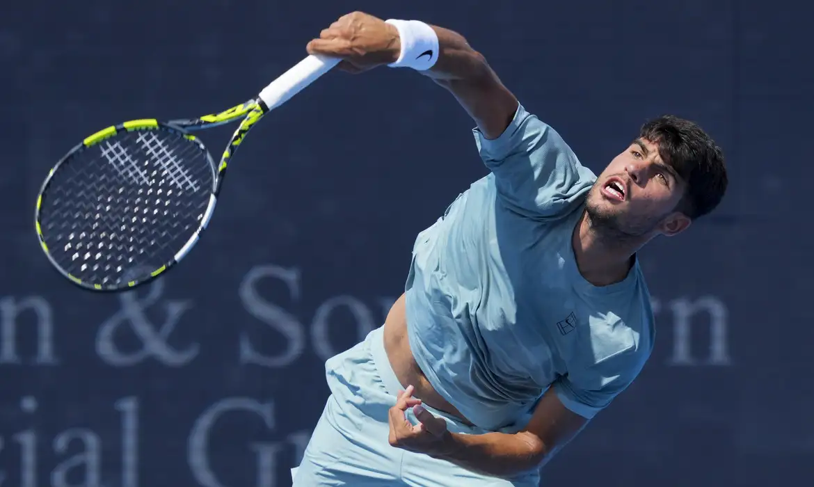 Alcaraz vence Medjedovic antes de chuva suspender ATP de Cincinnati