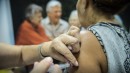 Idosos têm maior adesão à vacina contra Covid, e cobertura infantil preocupa