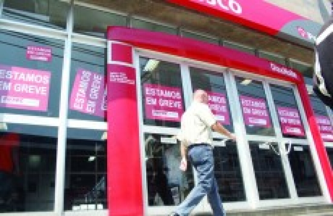 Greve nos bancos continua; negociações serão retomadas
