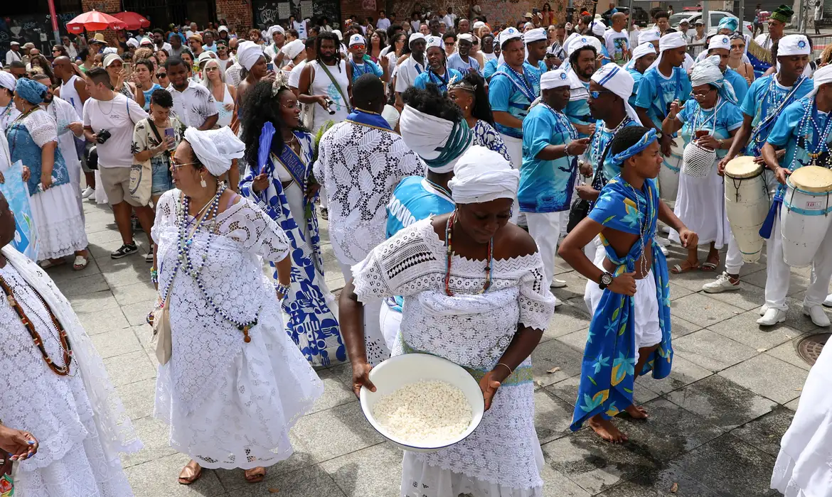 Fortaleza celebra Dia de Iemanjá com festejos pela cidade