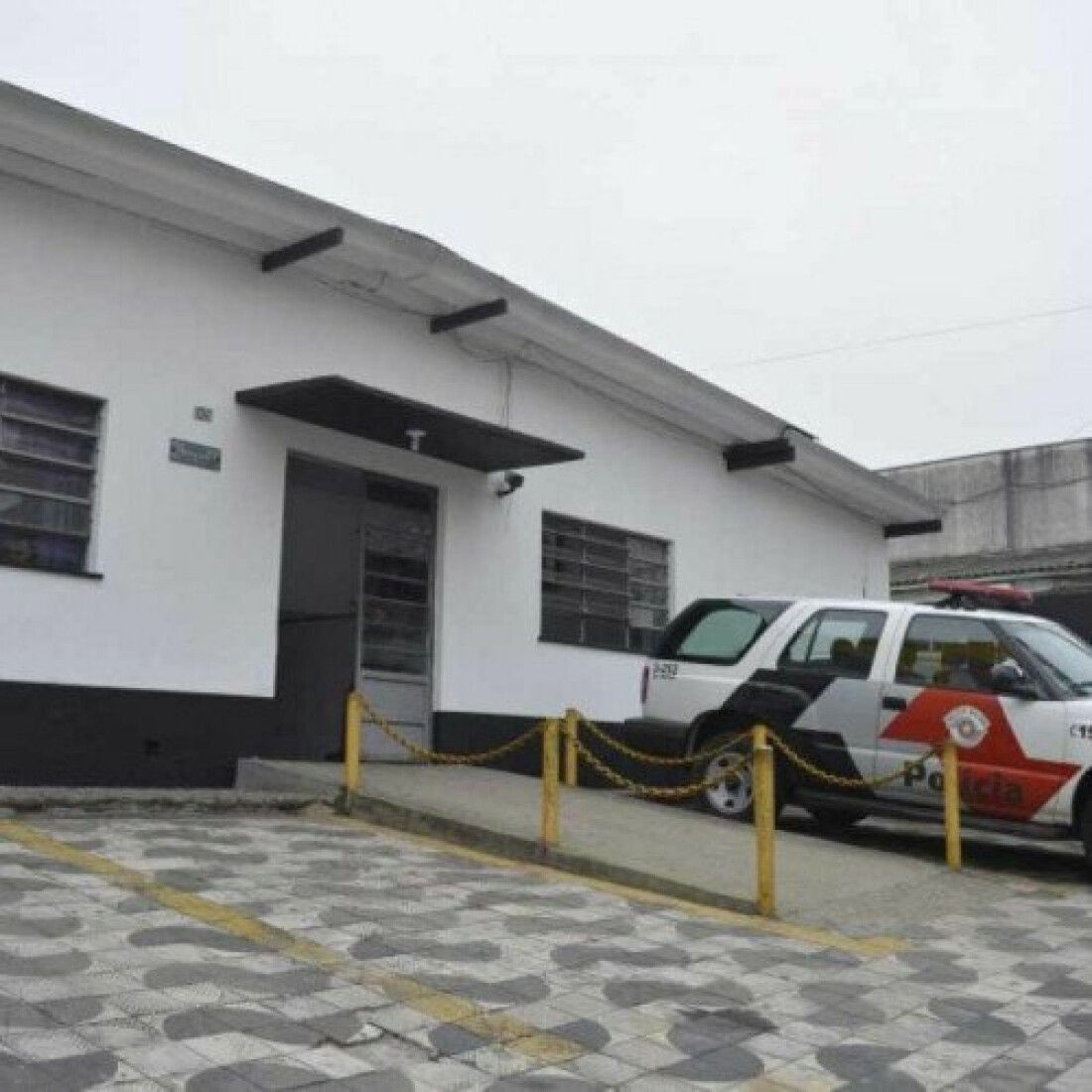 Mulher fere companheiro com golpes de faca