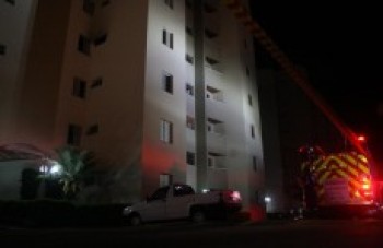 Apartamento explode e pega fogo no Flora 2, no Nova Mogilar