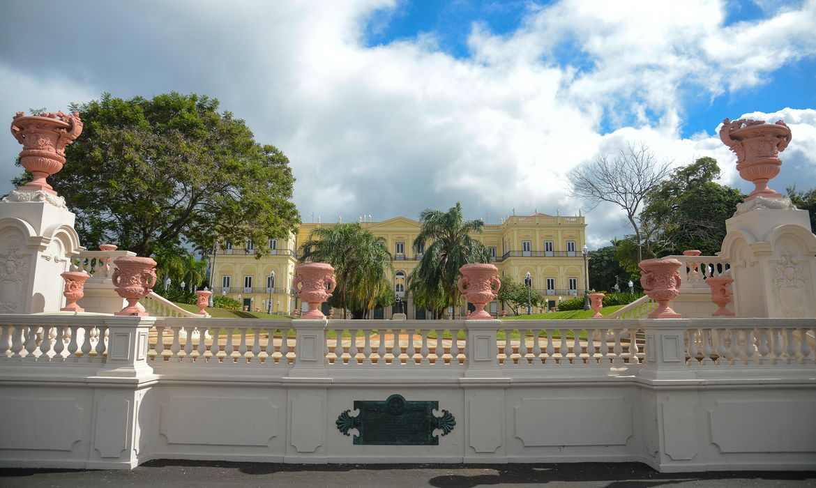 Caminhos da Reportagem mostra reconstrução do Museu Nacional no Rio