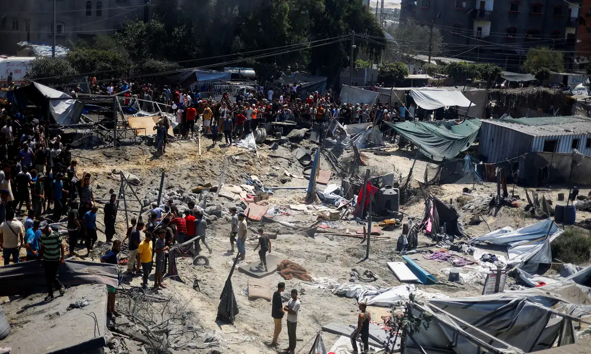 Milhares de palestinos deixam Gaza com medo de ofensiva israelense