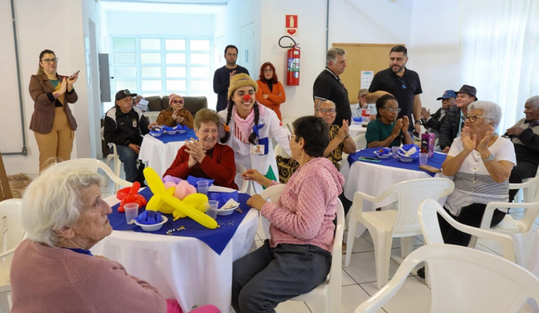 Prefeita Mara Bertaiolli prestigia os 10 anos de existência da Vila da Dignidade