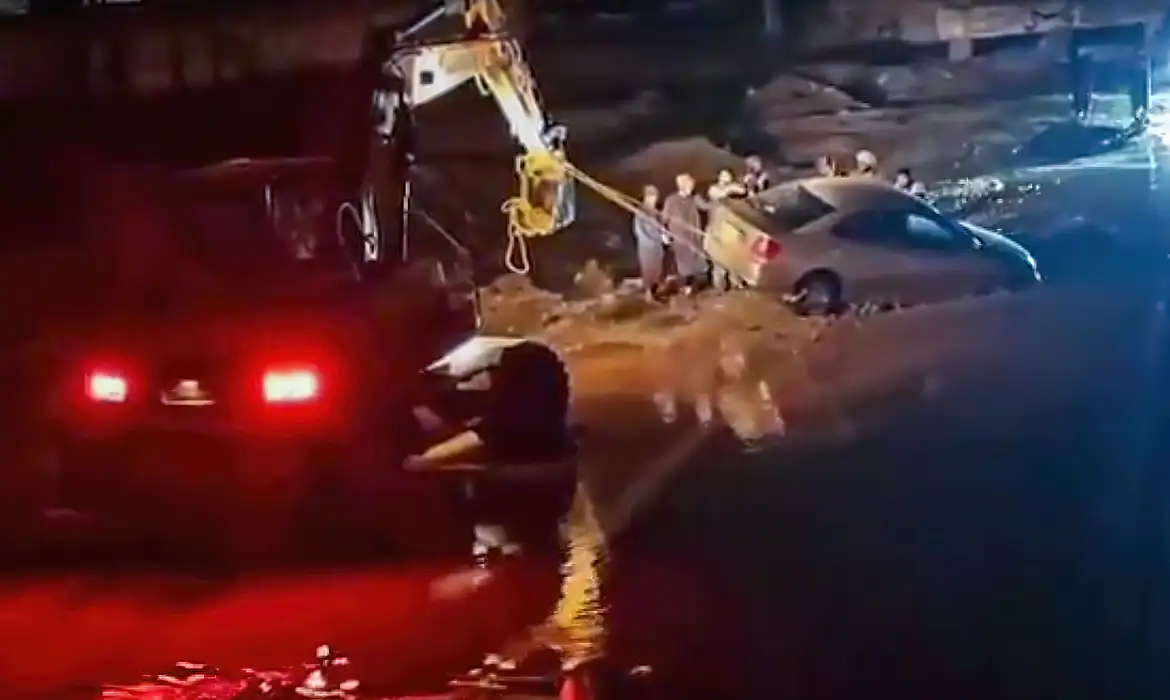 Chuvas deixam quase 400 mortos no Paquistão desde quinta-feira